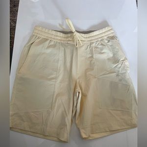 Lululemon Men’s Yellow Shorts (Medium)